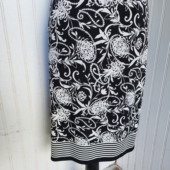 Ann Taylor LOFT Shift Dress Floral Cap Sleeve Empire Waist Black White Stretch 6 - Picture 6 of 16